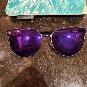 Blenders eyewear sunglasses, purple mirrored lenses, wire frames, case included